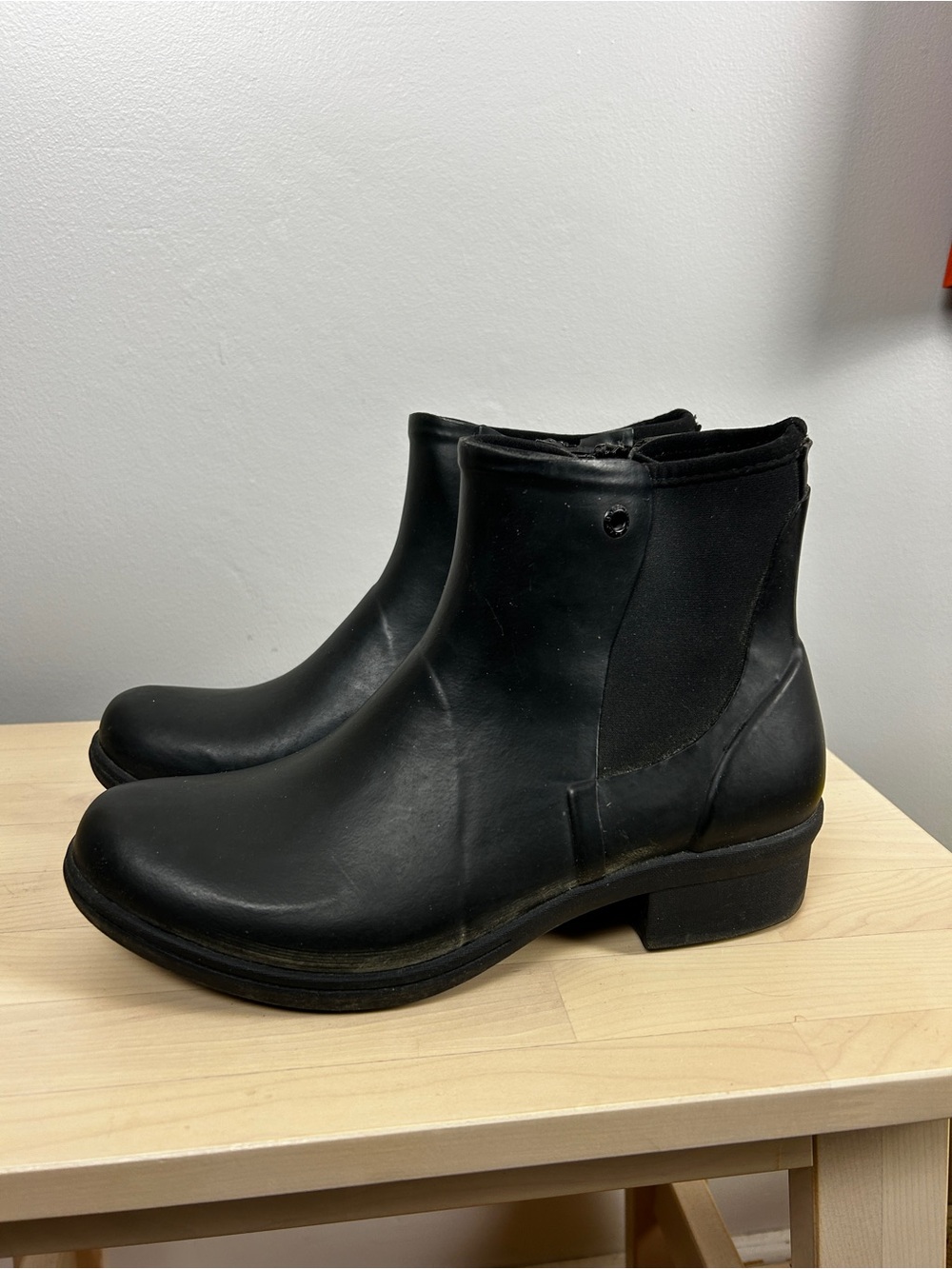 BOGS Auburn Chelsea Rain Boots Black Sz 7 Ankle Waterproof Chic Classic Travel
